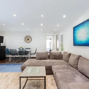 Space In Gozsdu Apartman