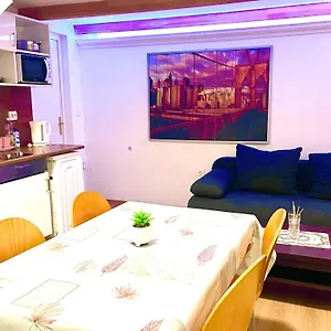 Lola Apartman